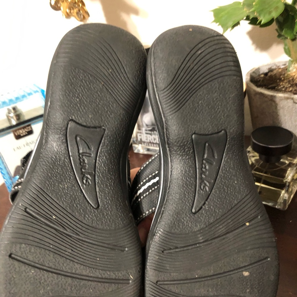 Clark’s leather sandals. - Picture 3 of 3